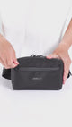 Zeeksack Crossbody Organizer – produktvideo som viser vesken og dens funksjoner.