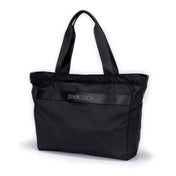 Zeeksack Packable Travel Tote 20L (svart) – sett skrått forfra.